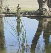 statue